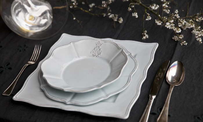 piatti in ceramica bianca stile vintage