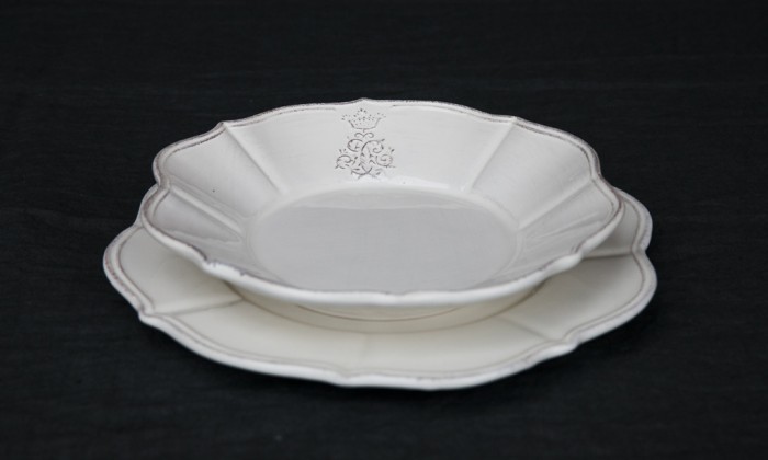elegant scalloped ceramic dinner set