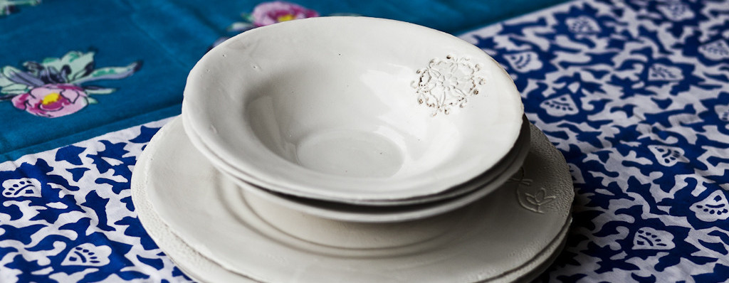 set di piatti in ceramica fatta a mano