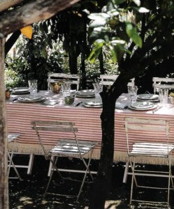 outdoor-dining-elle-decor1rusrique